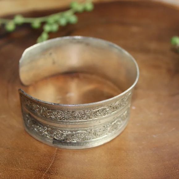 Vintage 1-1/8 Inch Silver Plated Etched Open Back Adjustable Bangle - Picture 3 of 3